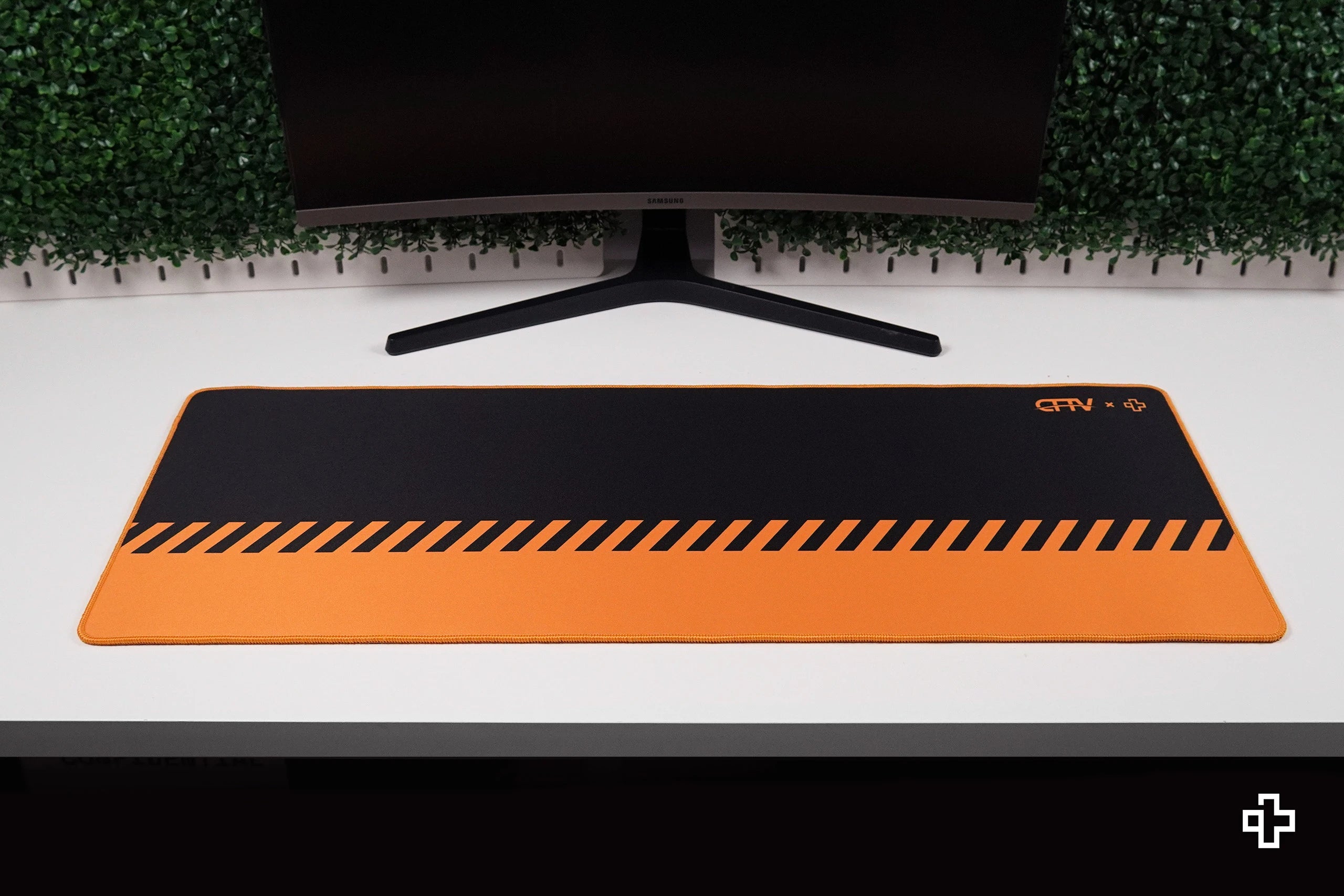 Deskmat Mousepad QwertyKey x ClipFixTV 4mm margini cusute