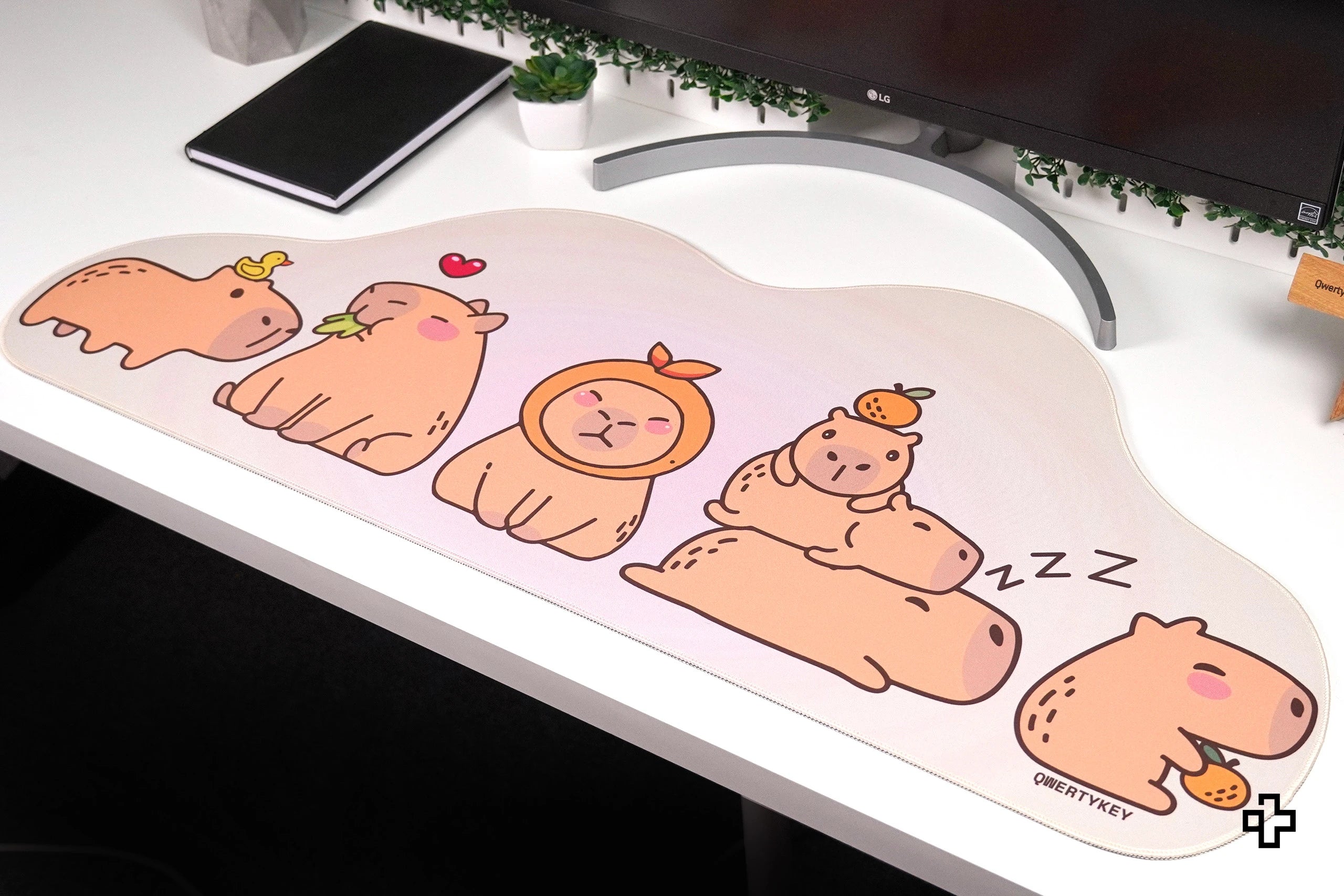 Deskmat Mousepad QwertyKey Capybara 4mm stitched edges