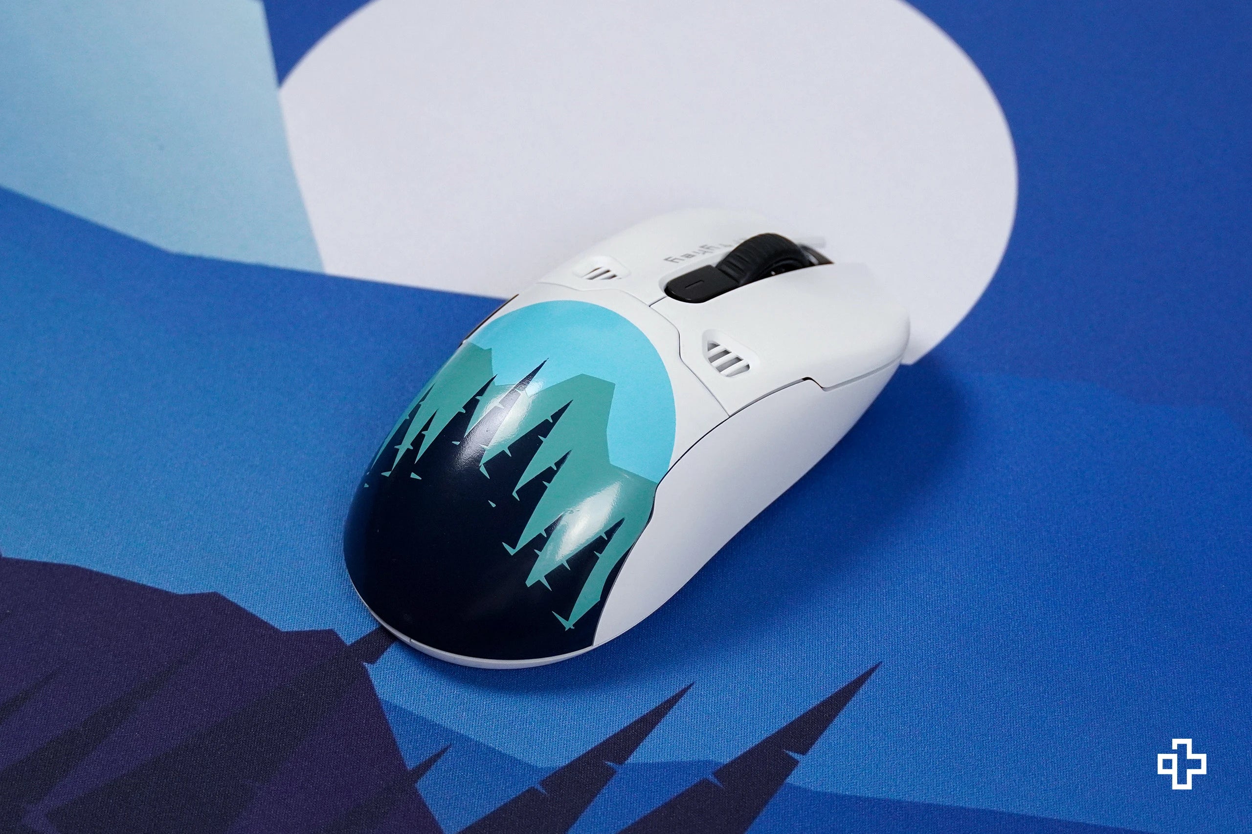 Cover Mouse QKM1 Carpathian White