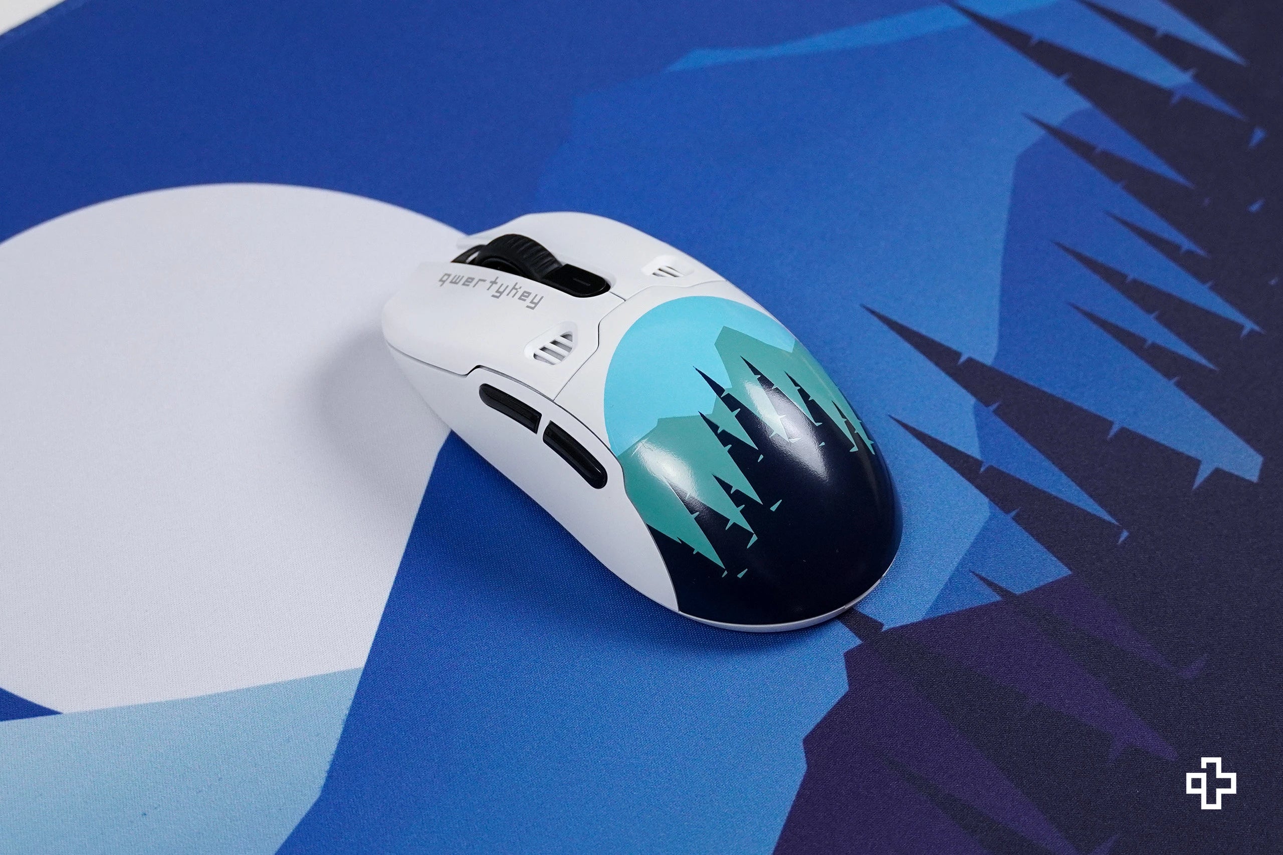 Cover Mouse QKM1 Carpathian White