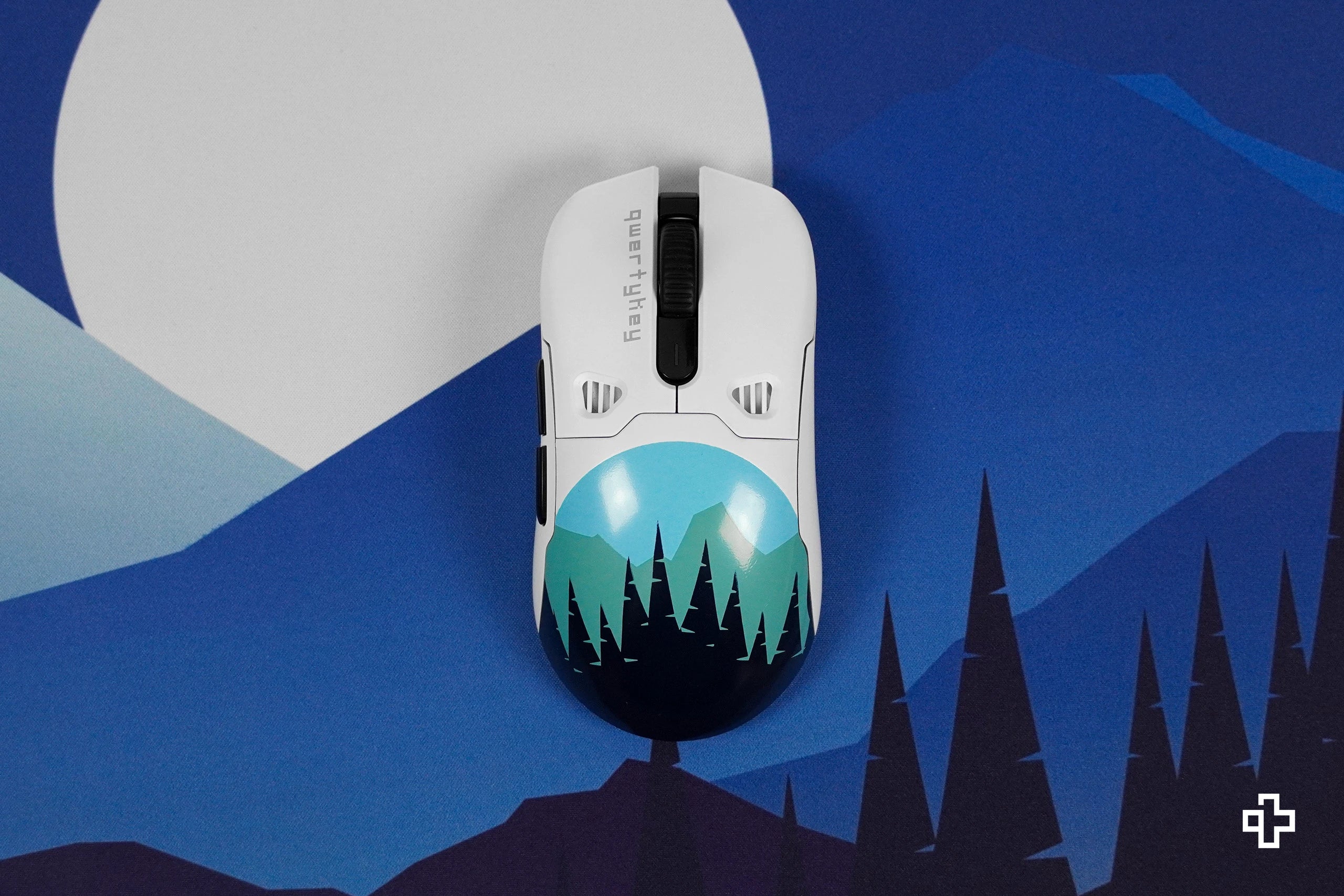 Cover Mouse QKM1 Carpathian White