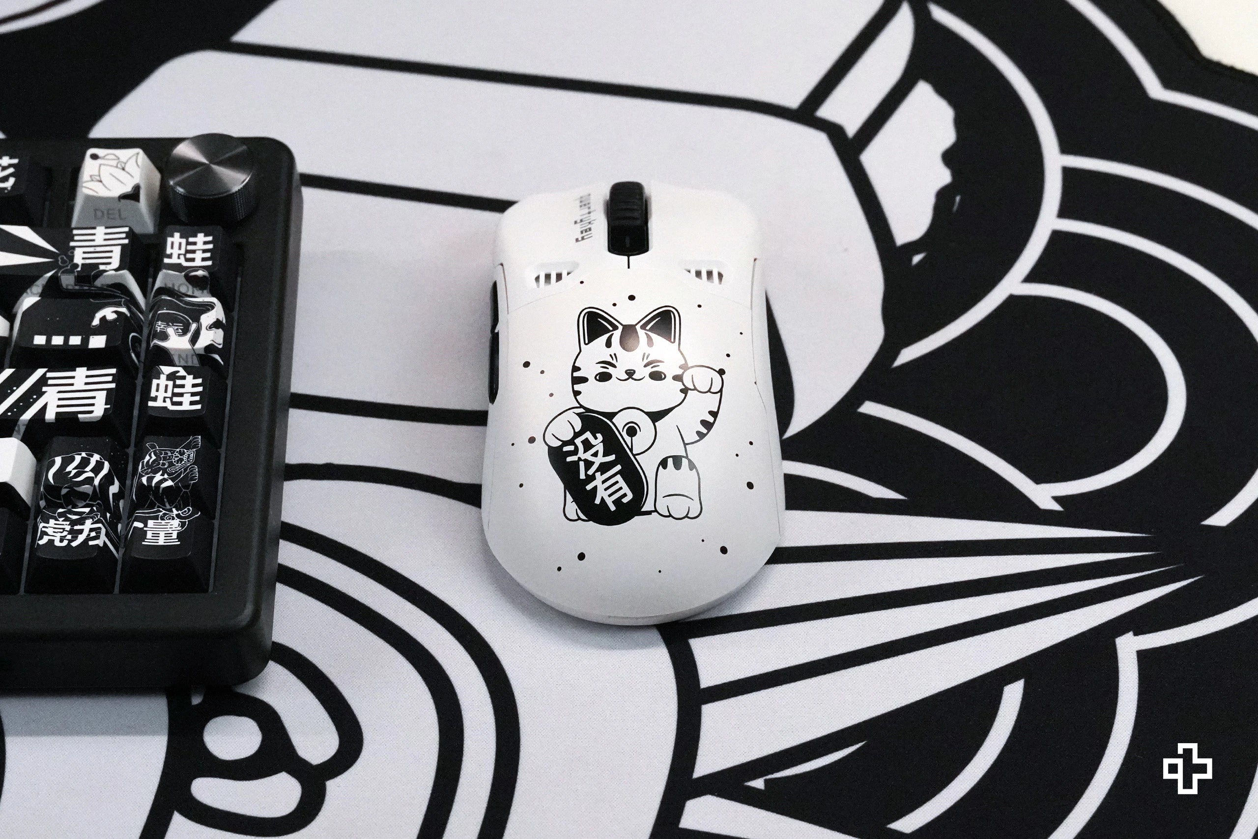 Cover Mouse QKM1 MOMO Alb