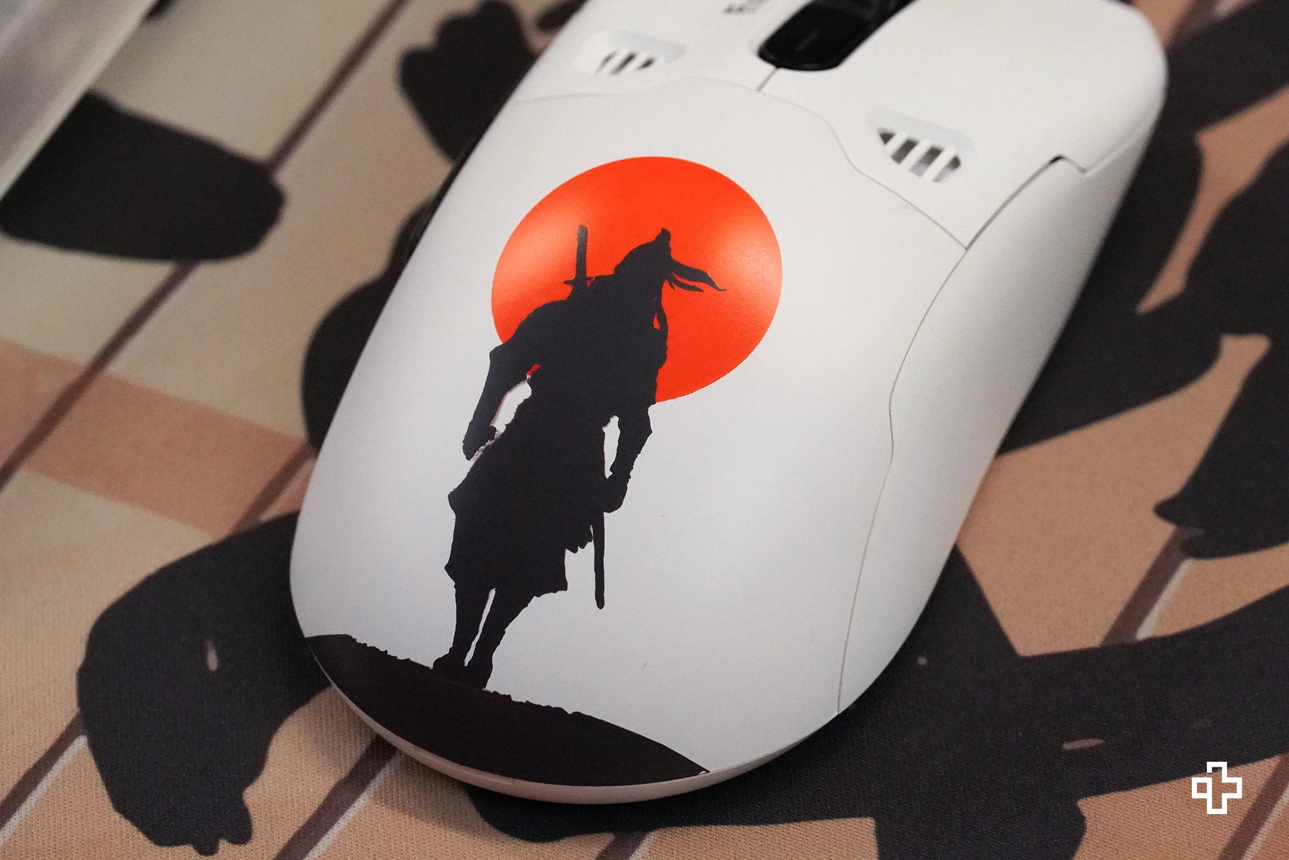 Cover Mouse QKM1 Striker Alb