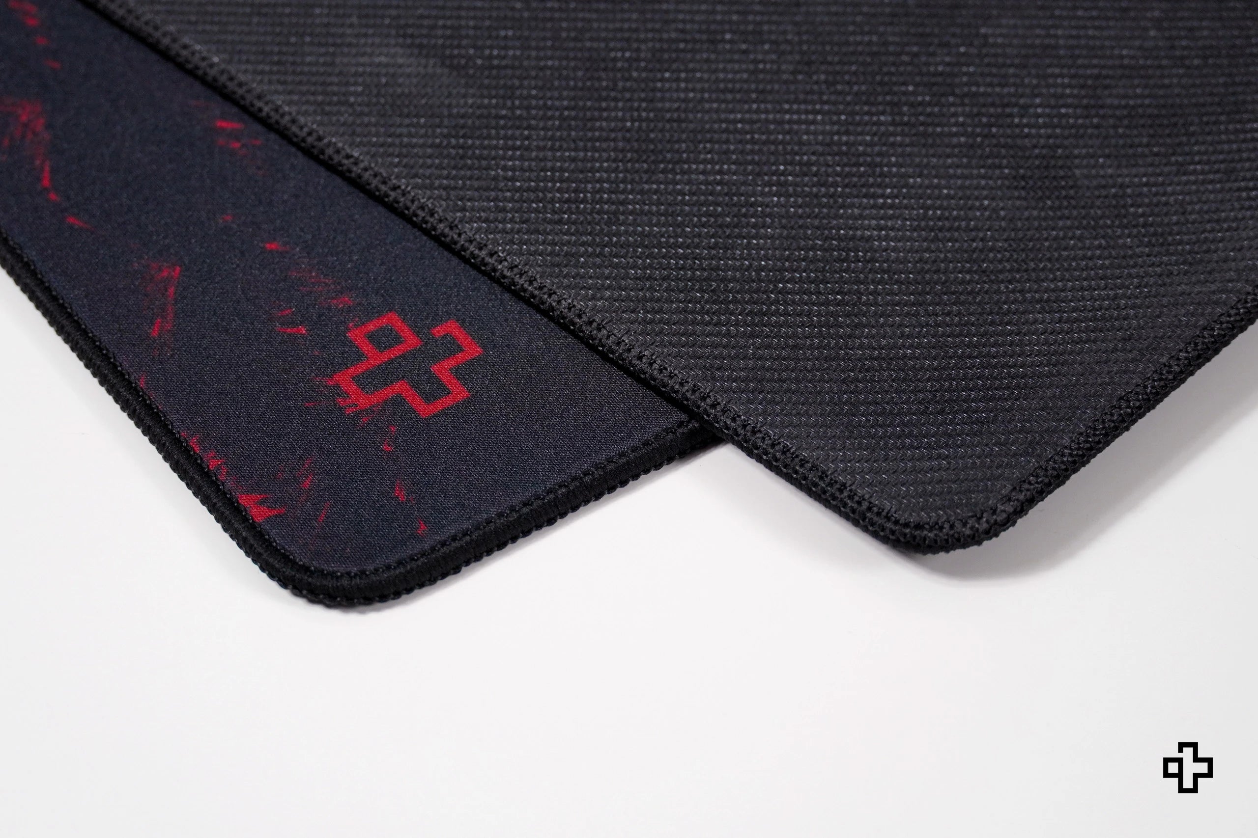 Deskmat Mousepad QwertyKey Dracula 4mm stitched edges