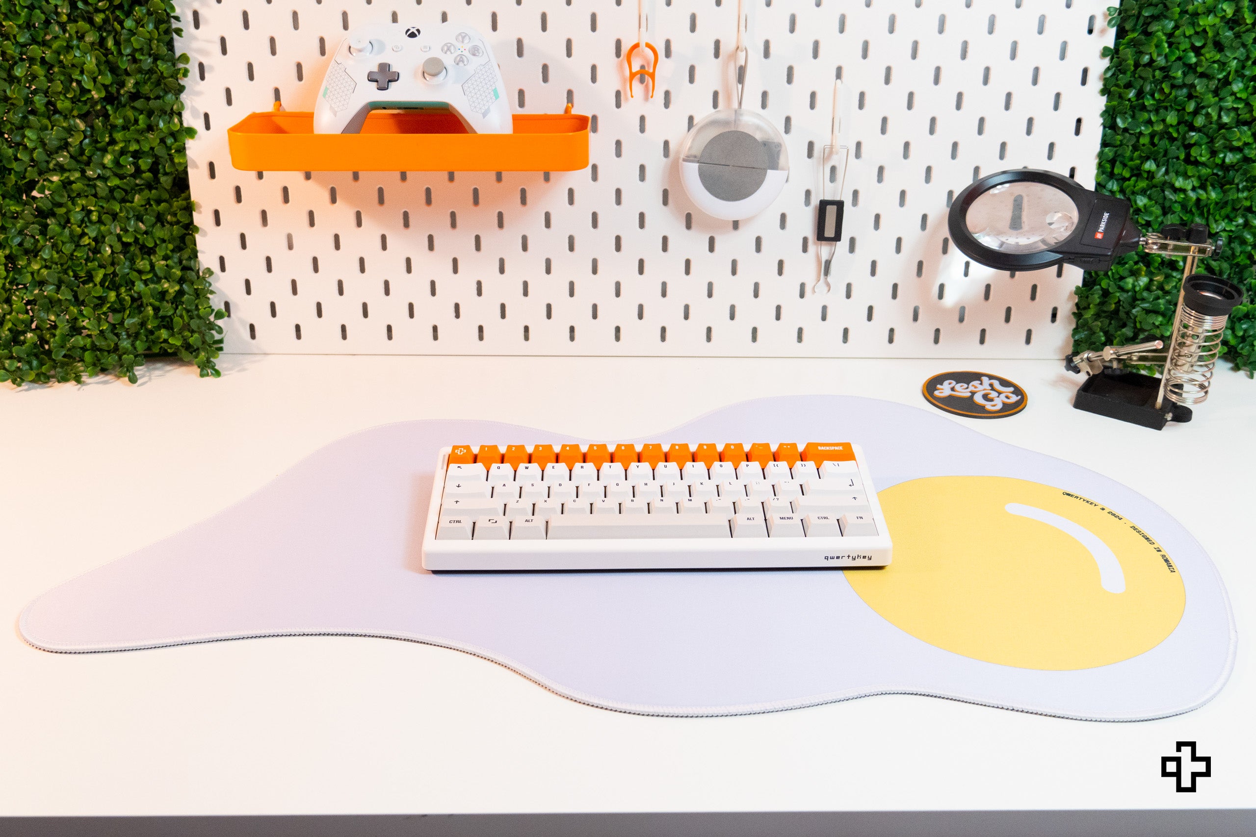 Deskmat Mousepad QwertyKey Egg 4mm irregular stitched edges