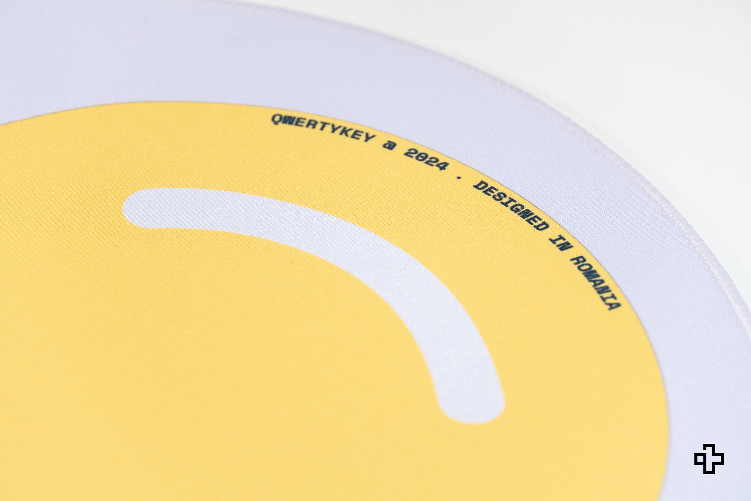 Deskmat Mousepad QwertyKey Egg 4mm irregular stitched edges