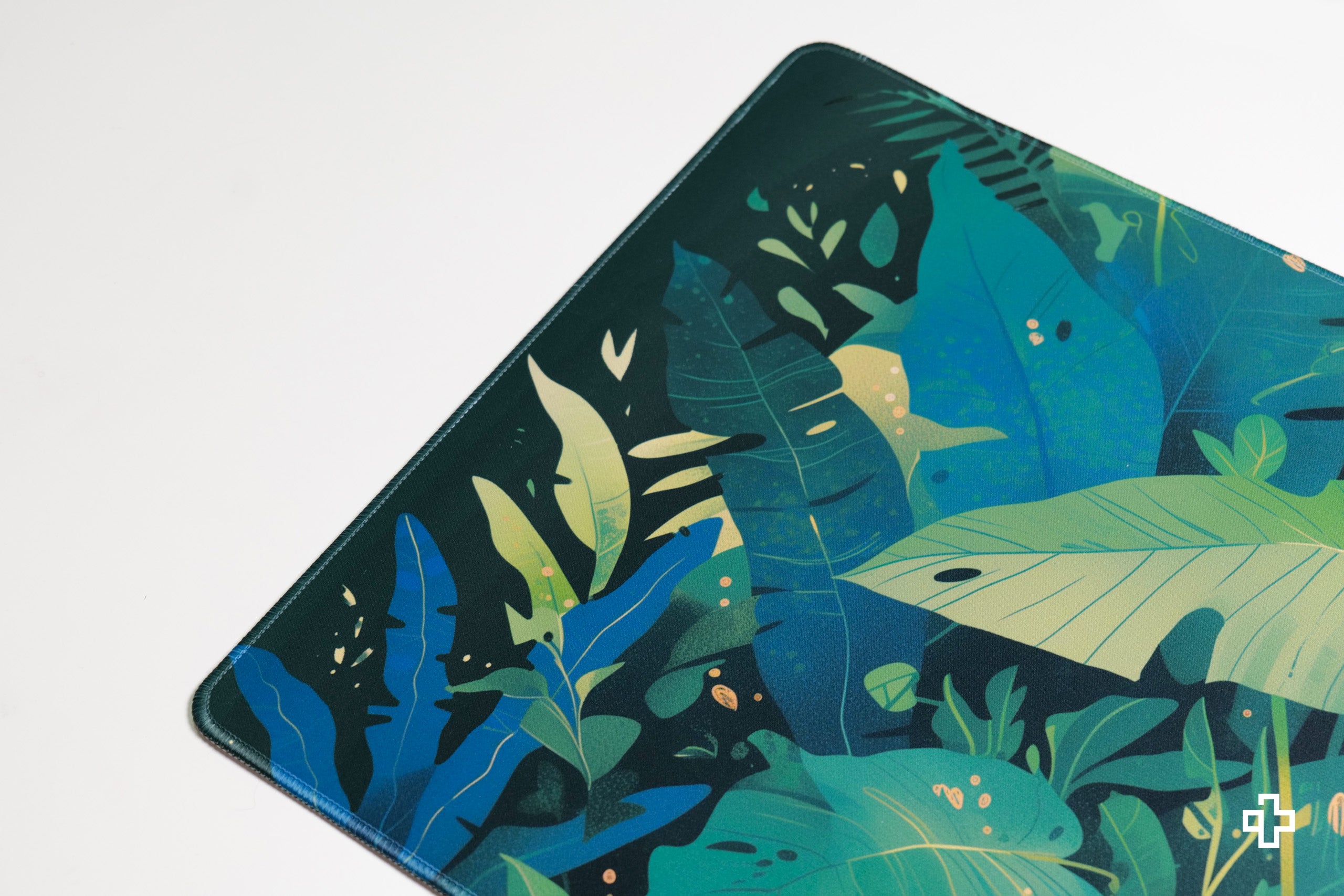 Deskmat Mousepad QwertyKey Leaf 4mm stitched edges