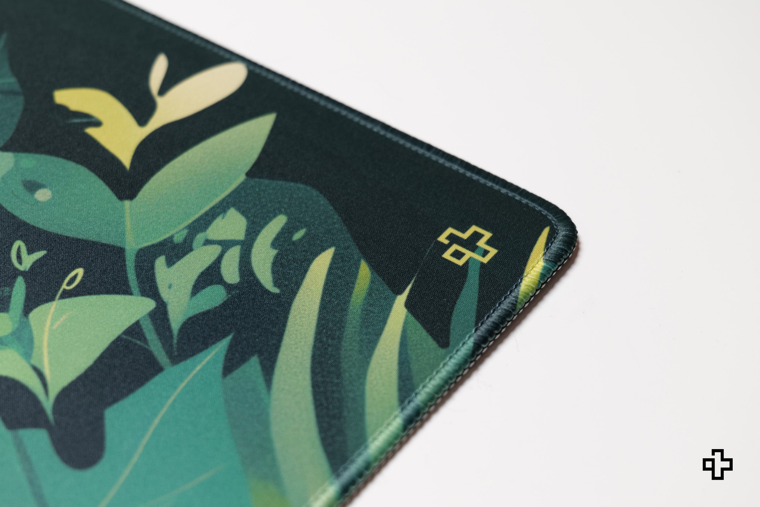 Deskmat Mousepad QwertyKey Leaf 4mm stitched edges