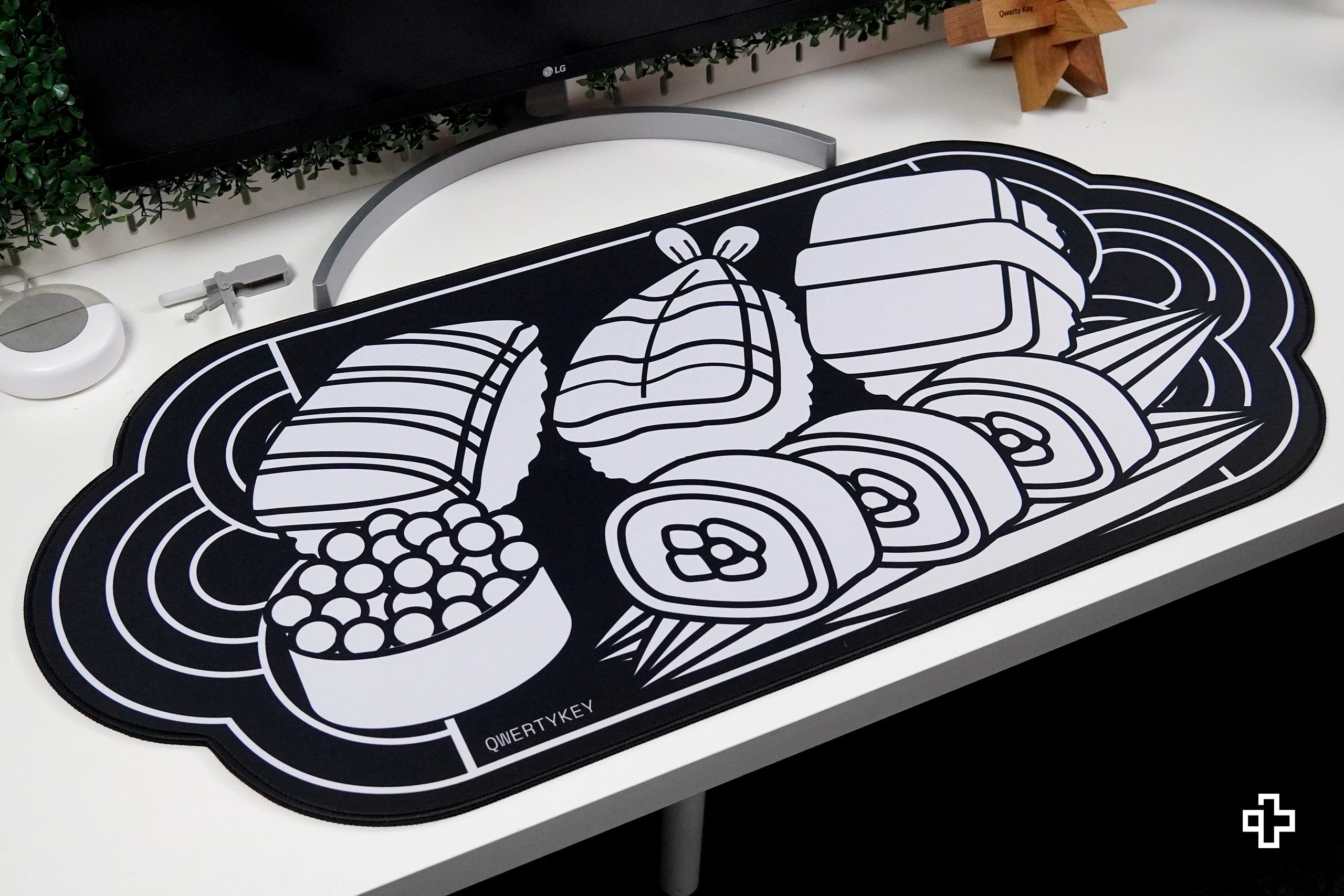 Deskmat Mousepad QwertyKey MOMO 4mm stitched edges