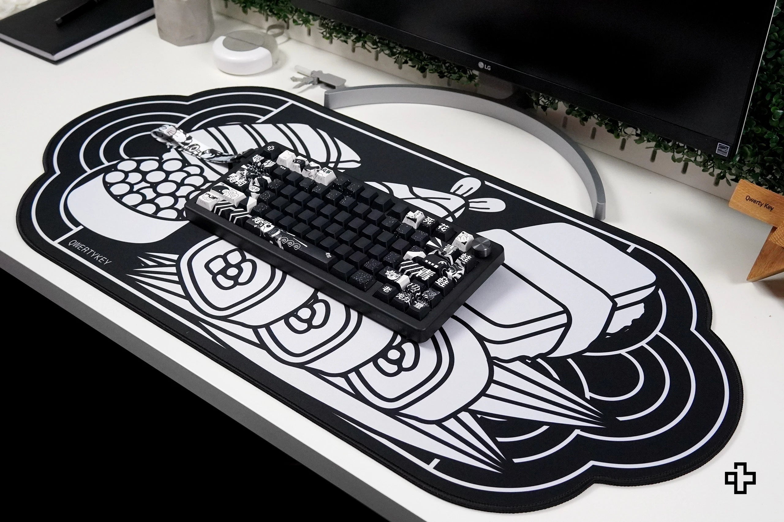 Deskmat Mousepad QwertyKey MOMO 4mm stitched edges