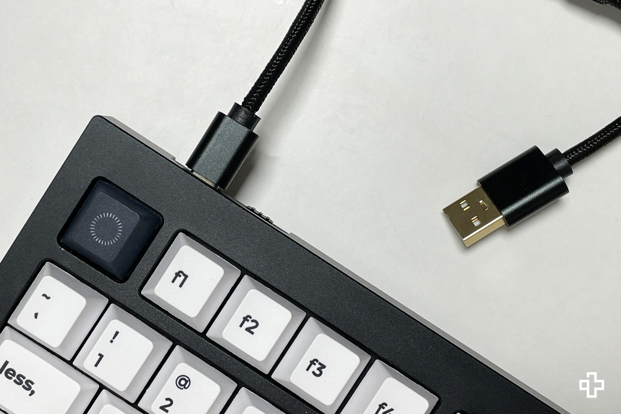 Cablu USB-C Alb/Negru - QwertyKey