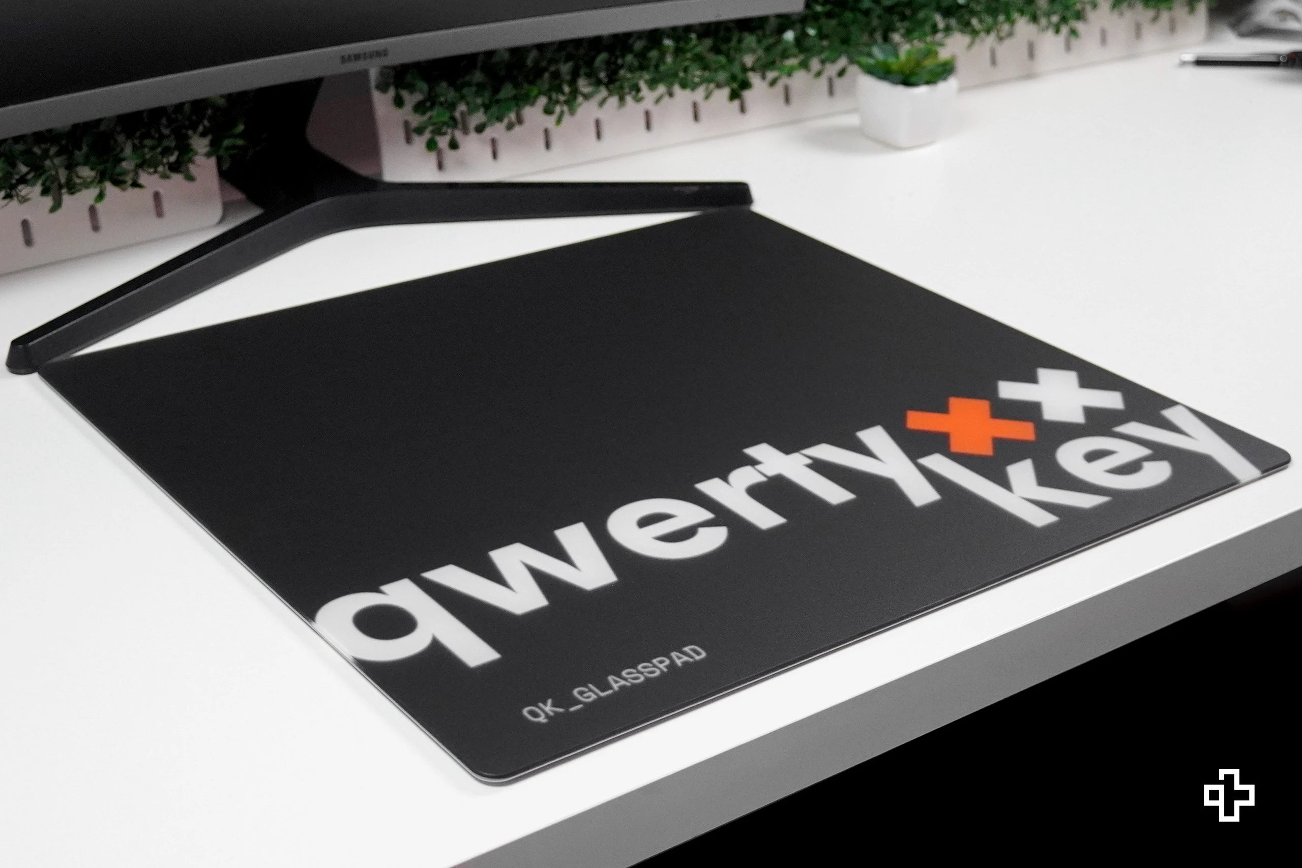Gaming Mousepad QwertyKey Esports Glass 3.2mm Anti-Slip TPU