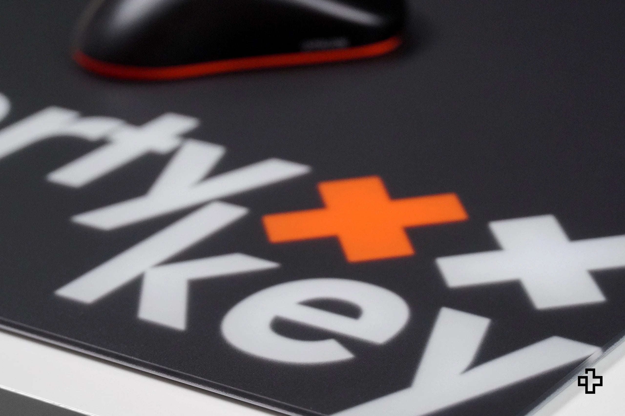 Gaming Mousepad QwertyKey Esports Glass 3.2mm Anti-Slip TPU