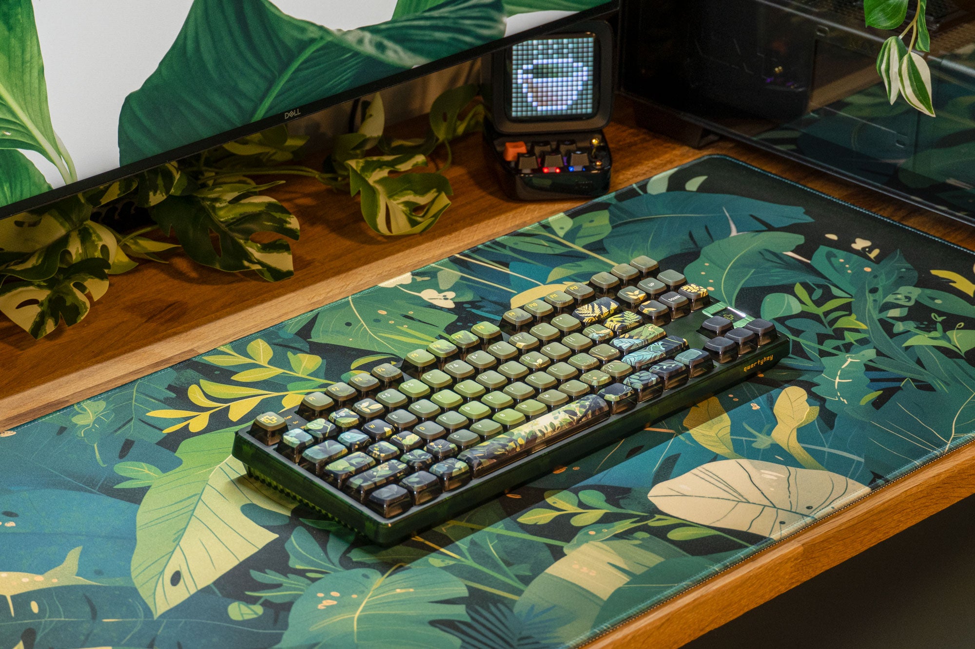 Deskmat Mousepad QwertyKey Leaf 4mm stitched edges