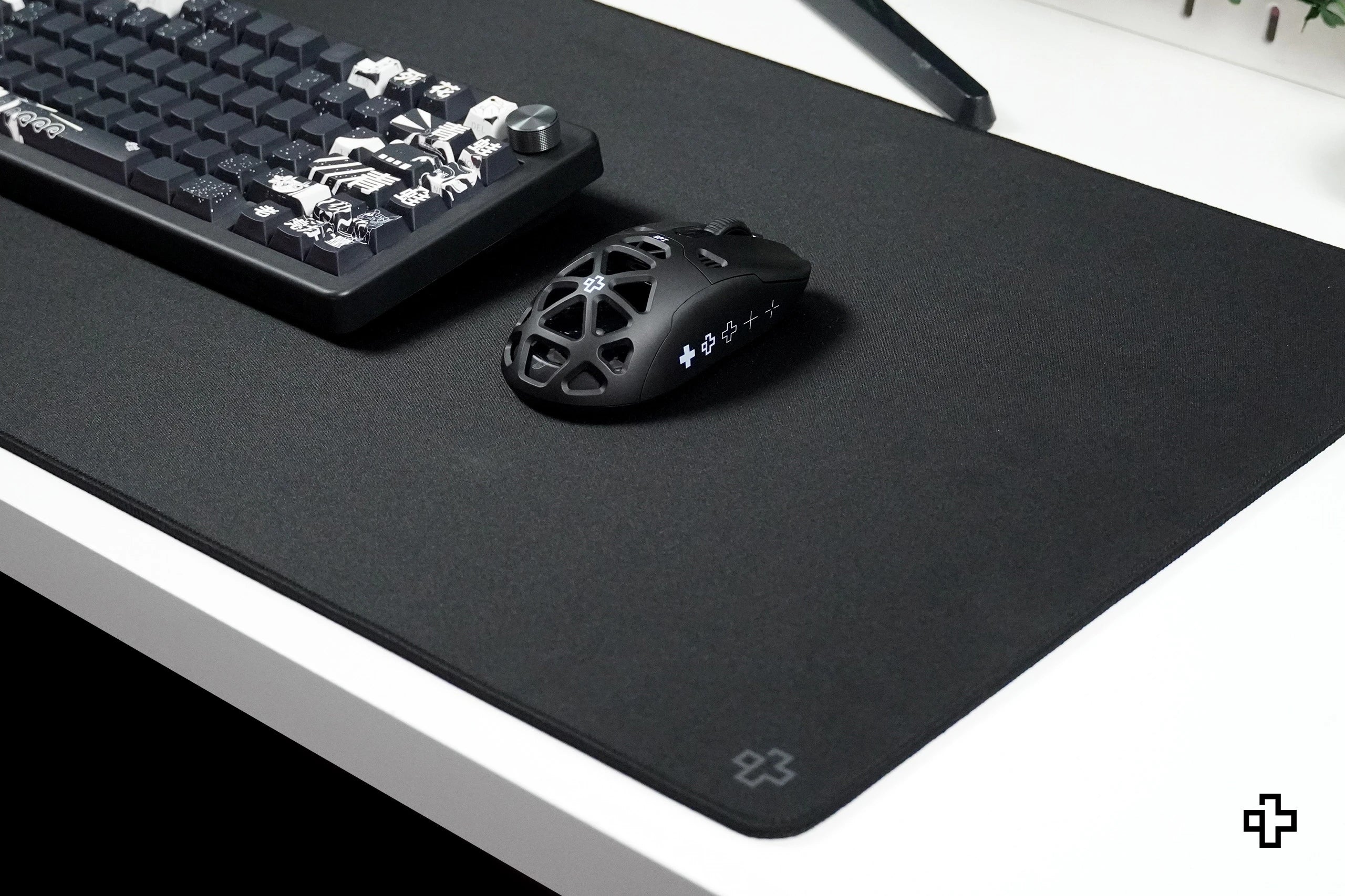 Deskmat Mousepad QwertyKey Black Classic Simple 4mm stitched edges