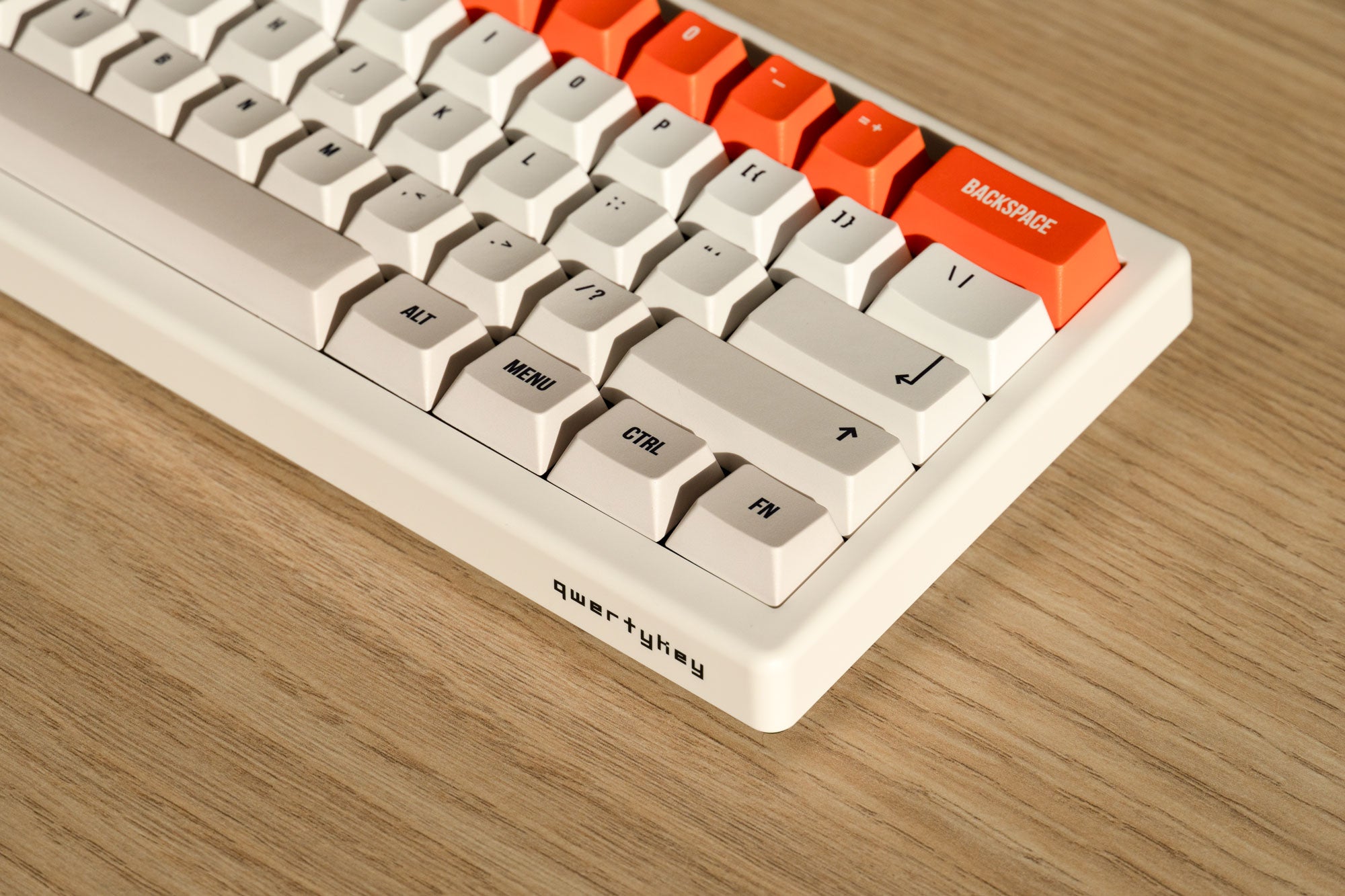 QwertyKey61 PRO Alba Hotswap RGB VIA Gasket Mounted Tastatura Mecanica Gaming