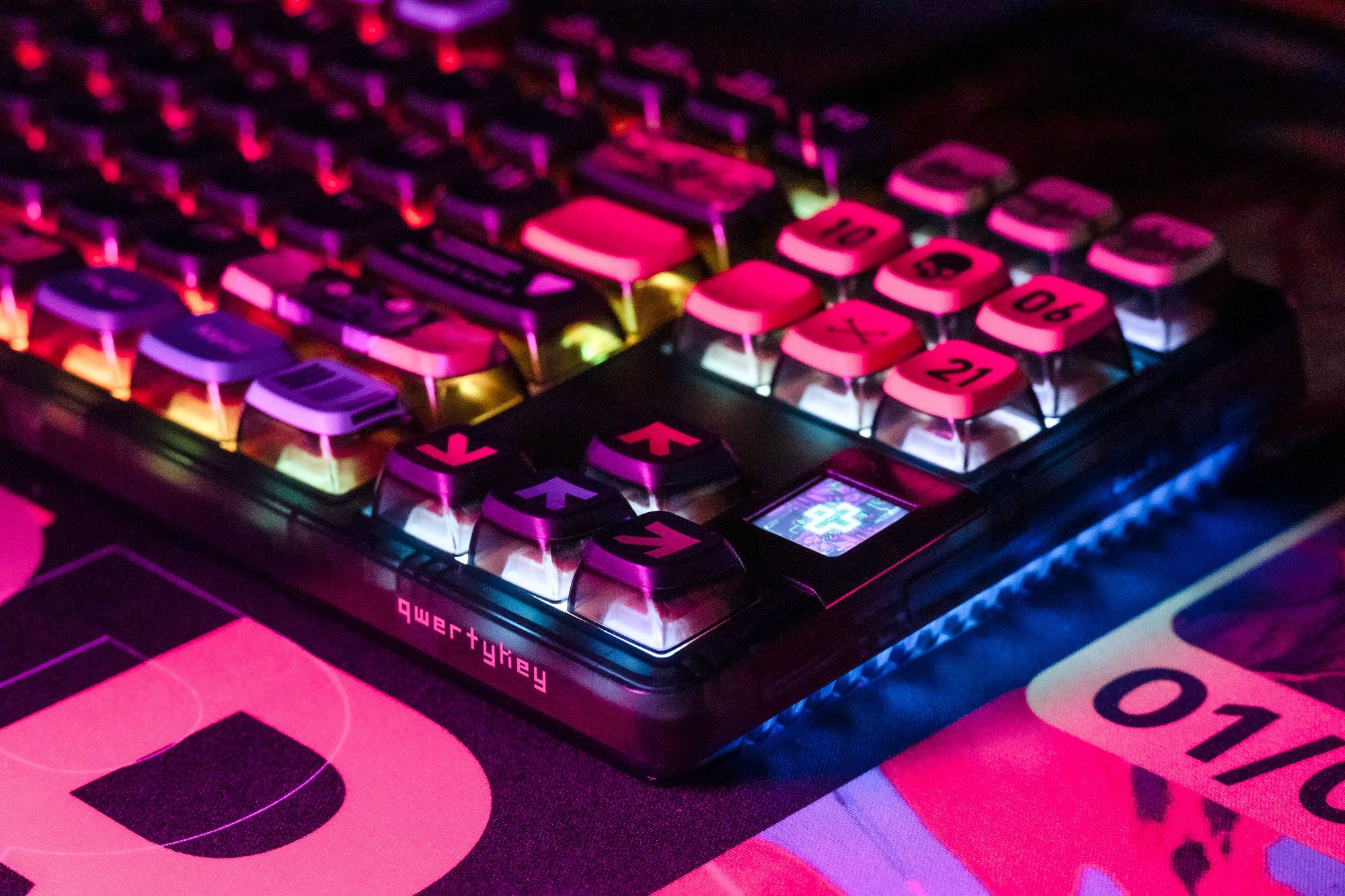 QwertyKey80 War Bluetooth Wireless Hotswap RGB QMK/VIA Gasket Mounted Gaming Mechanical Keyboard with Screen