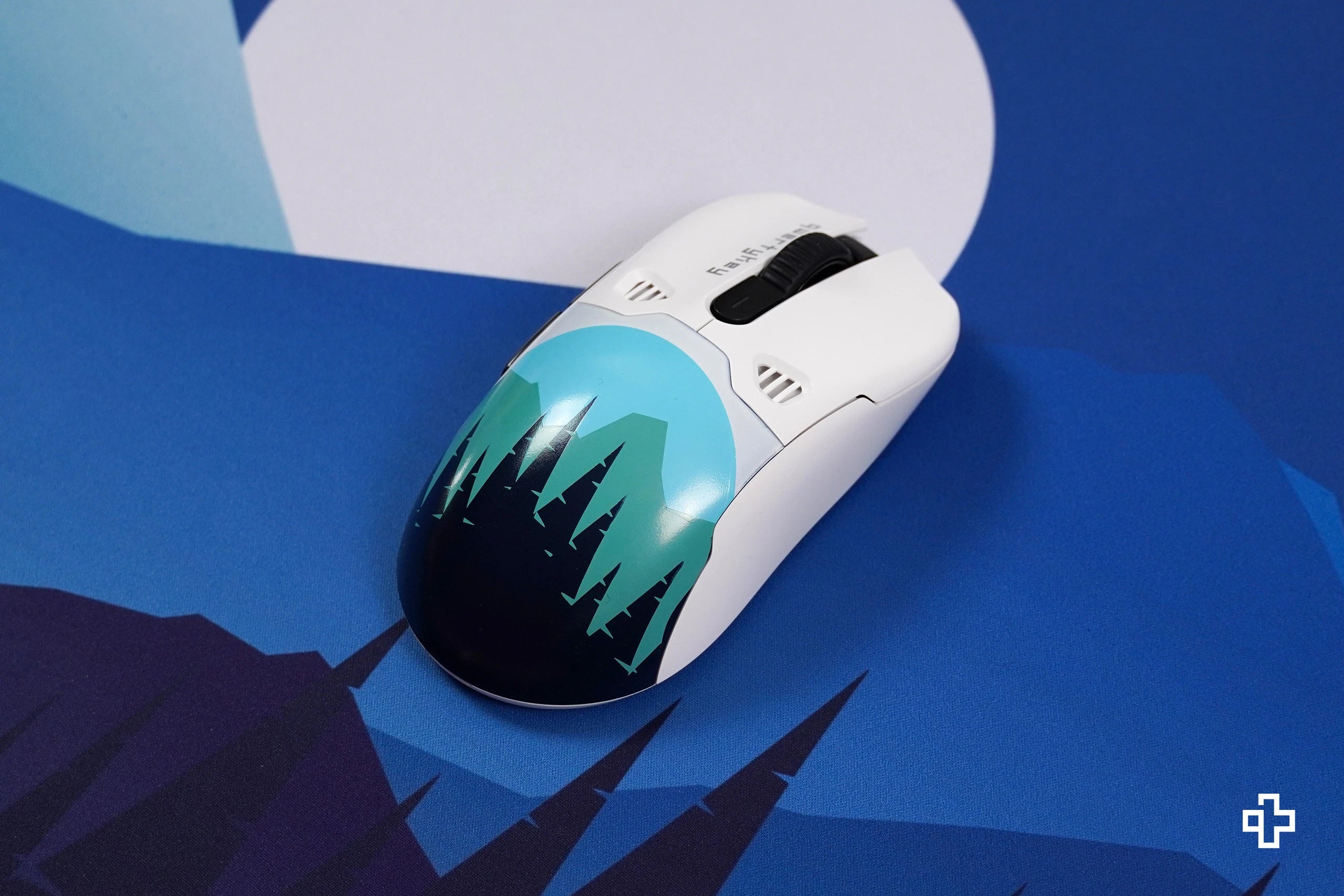 Cover Mouse QKM1 Carpathian Alb