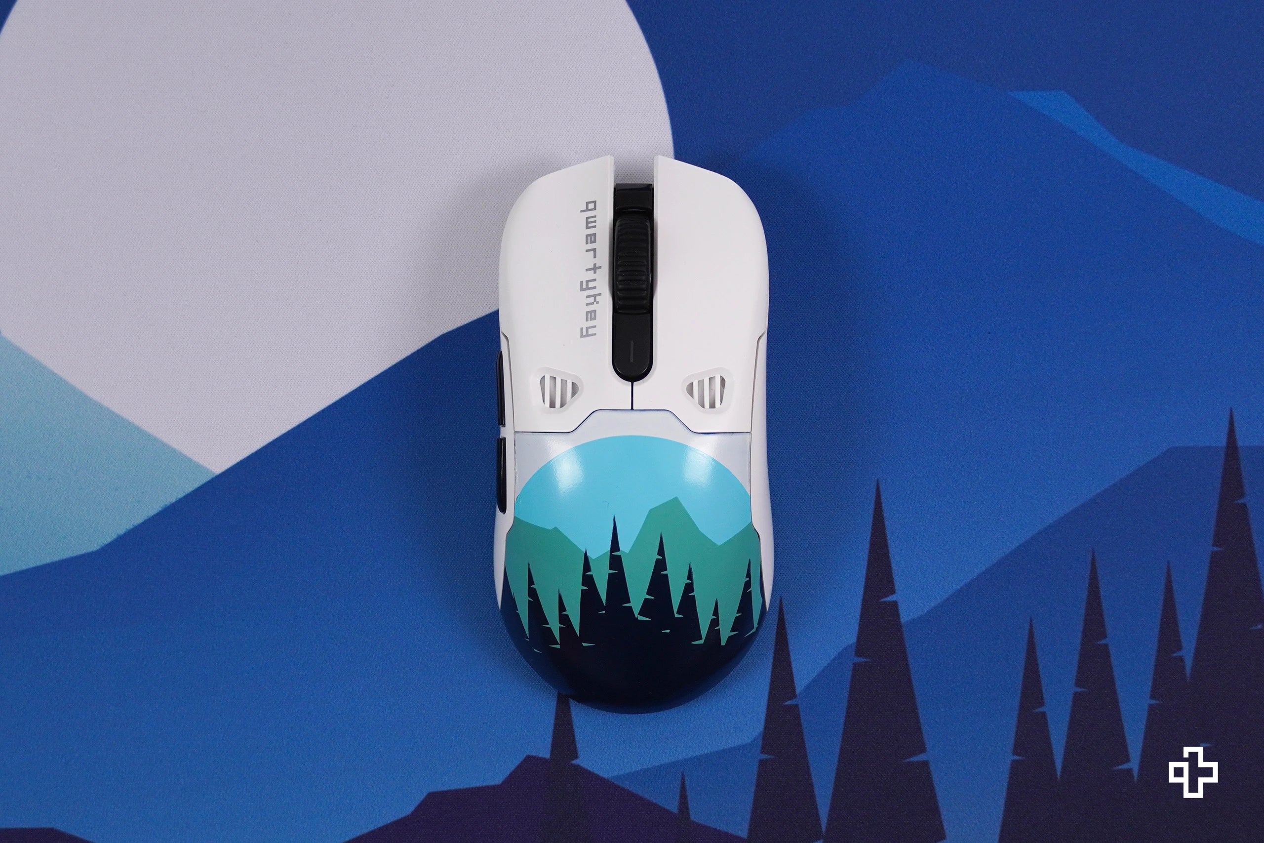 Cover Mouse QKM1 Carpathian Alb