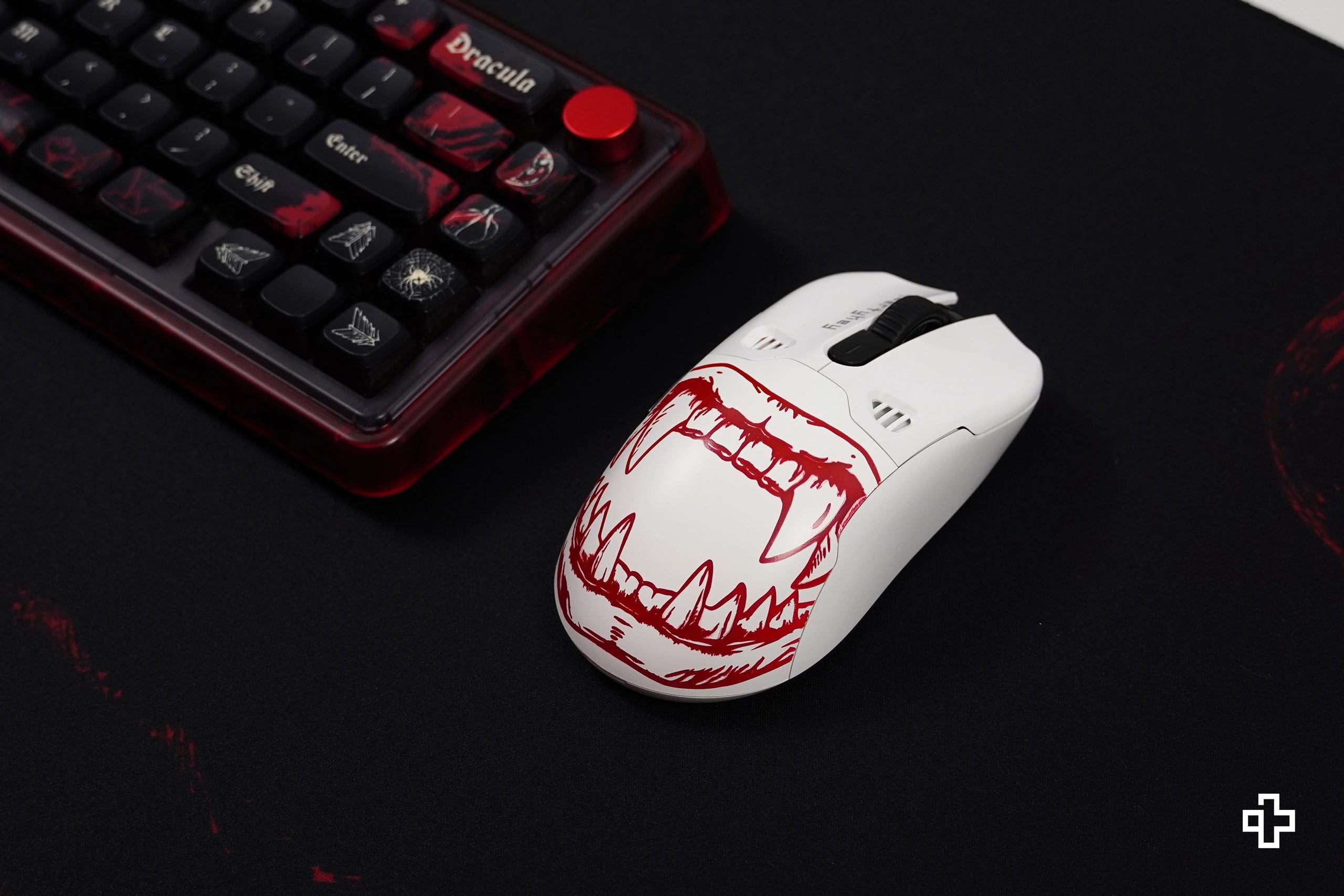 Cover Mouse QKM1 Dracula Alb