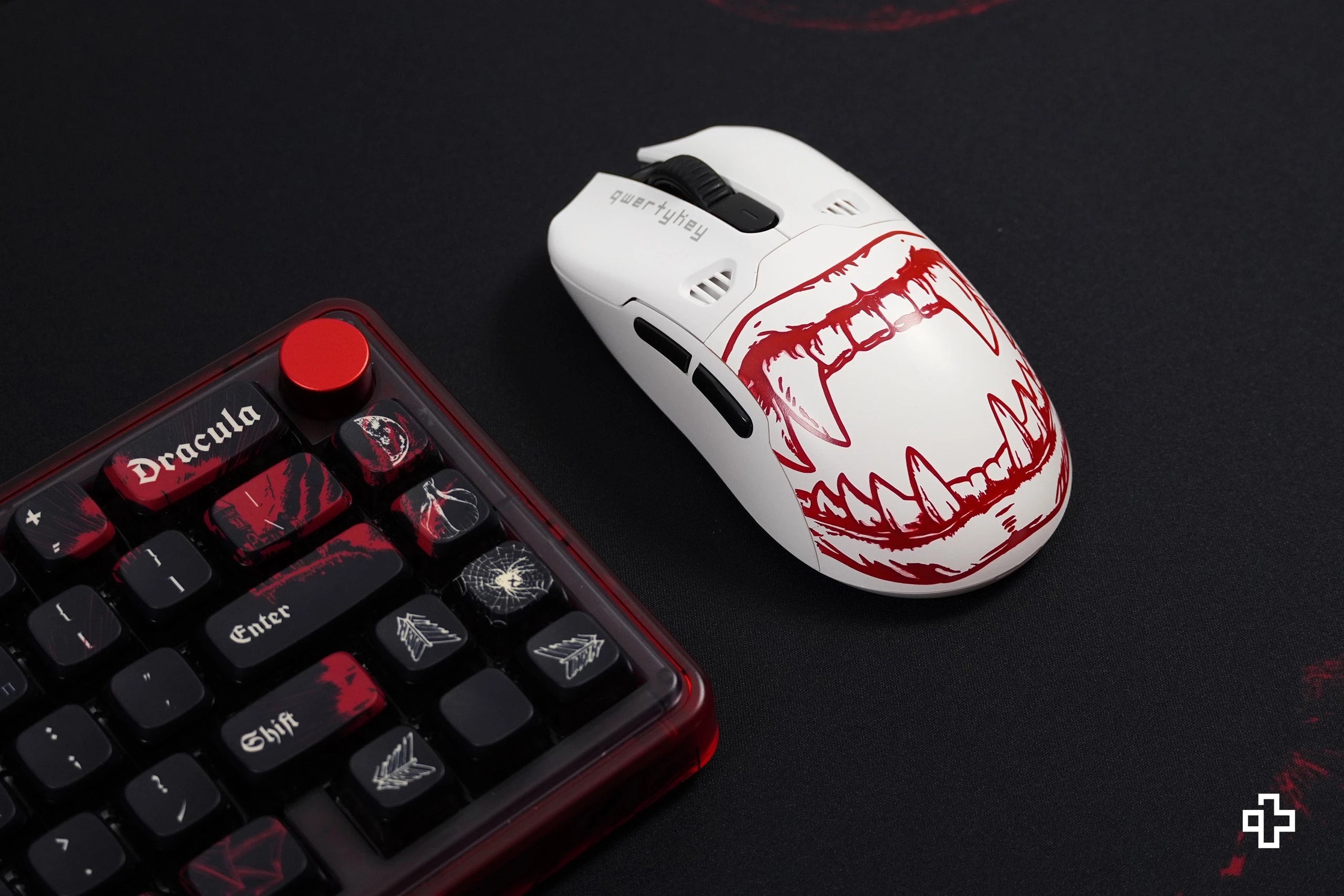 Cover Mouse QKM1 Dracula Alb