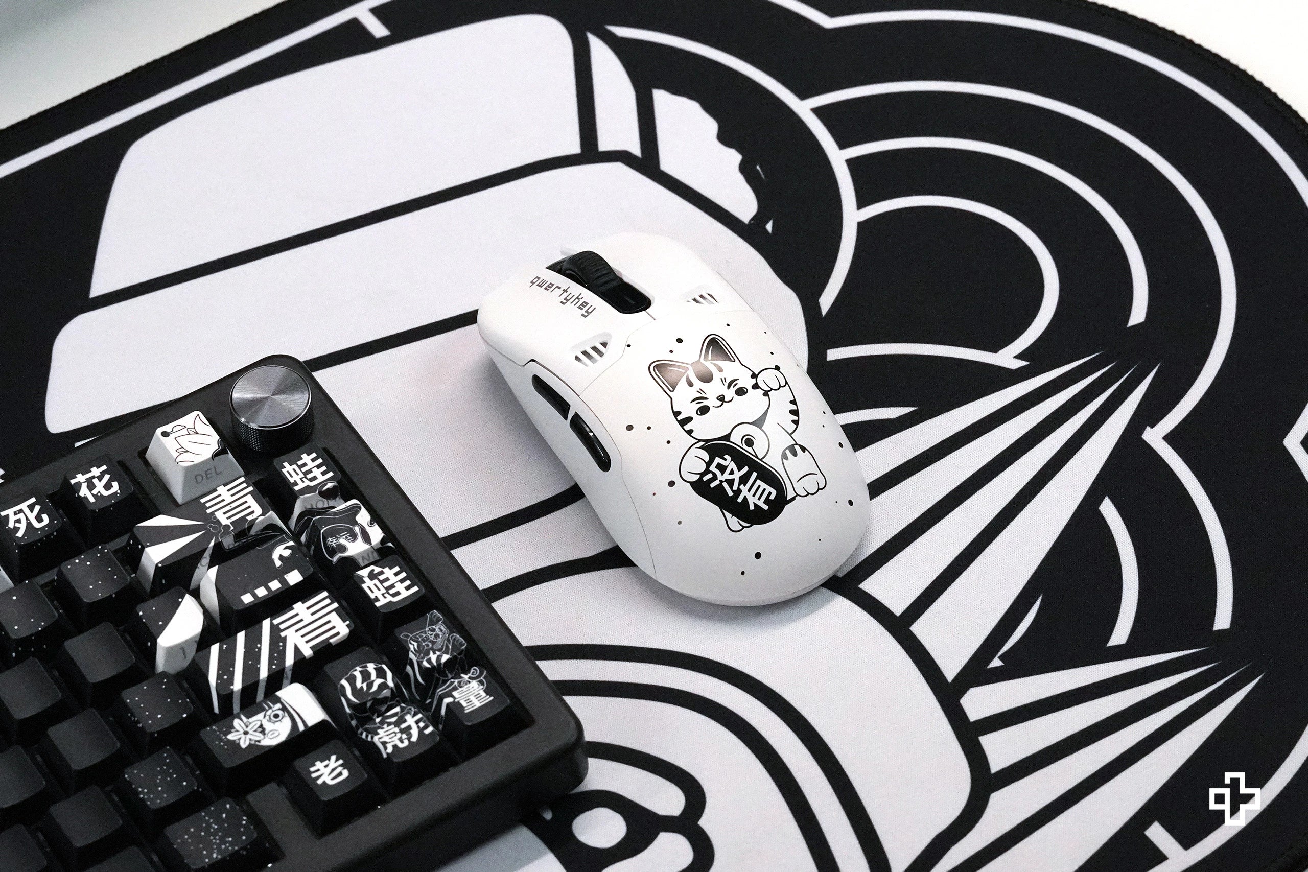 Cover Mouse QKM1 MOMO Alb