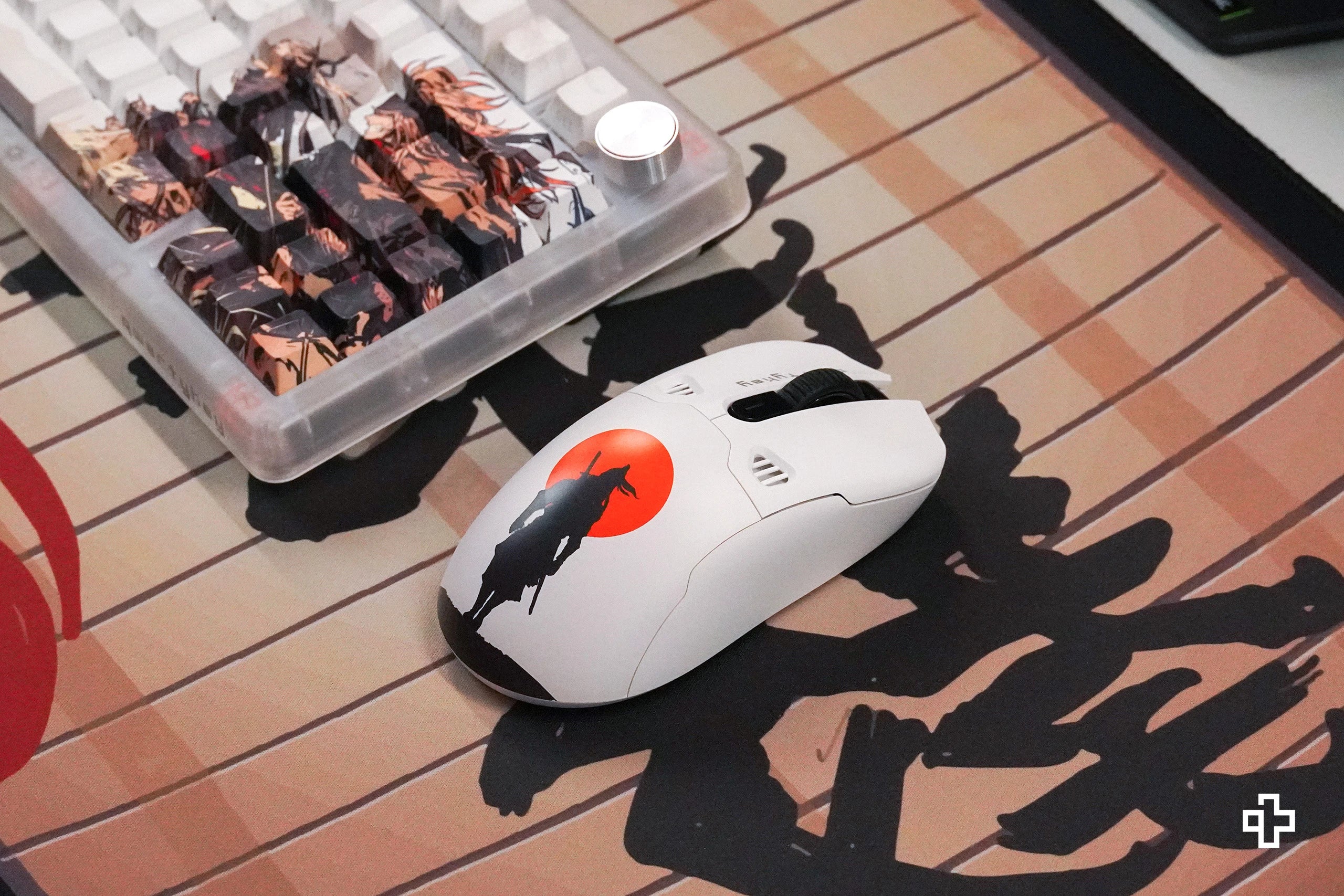 Cover Mouse QKM1 Striker Alb