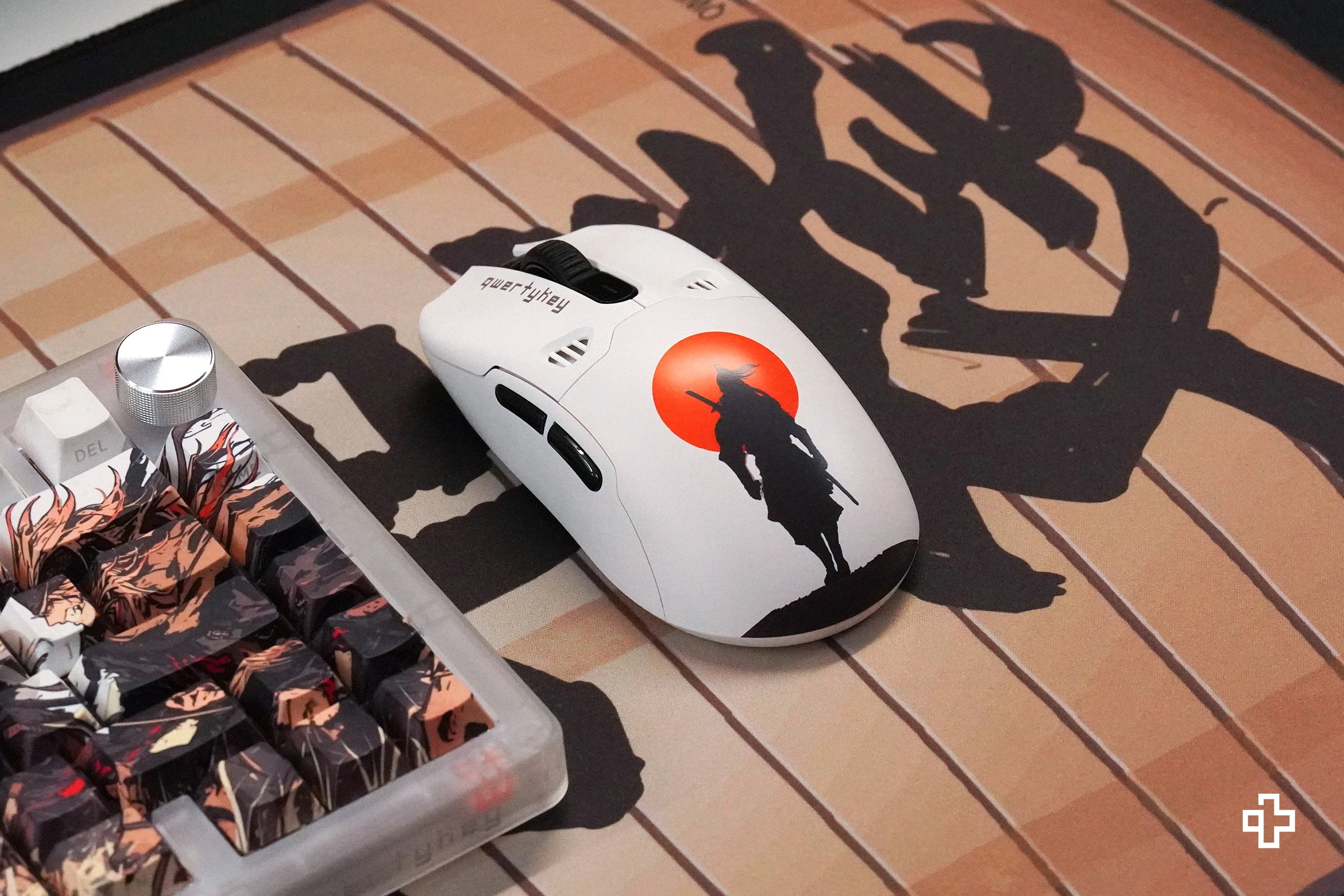 Cover Mouse QKM1 Striker Alb