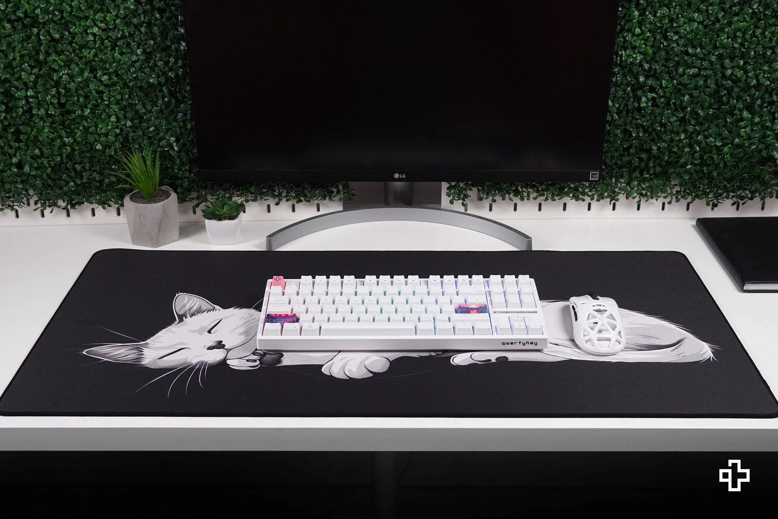 Deskmat Mousepad QwertyKey Black Cat 4mm stitched edges