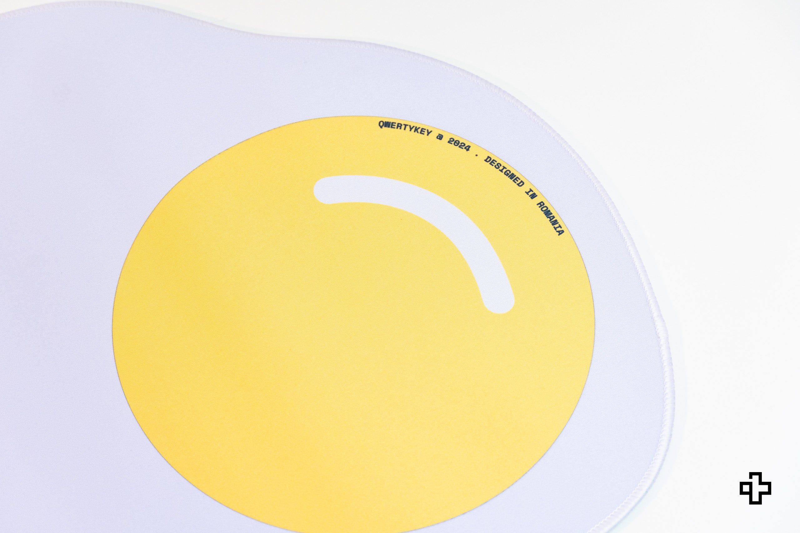 Deskmat Mousepad QwertyKey Egg 4mm irregular stitched edges