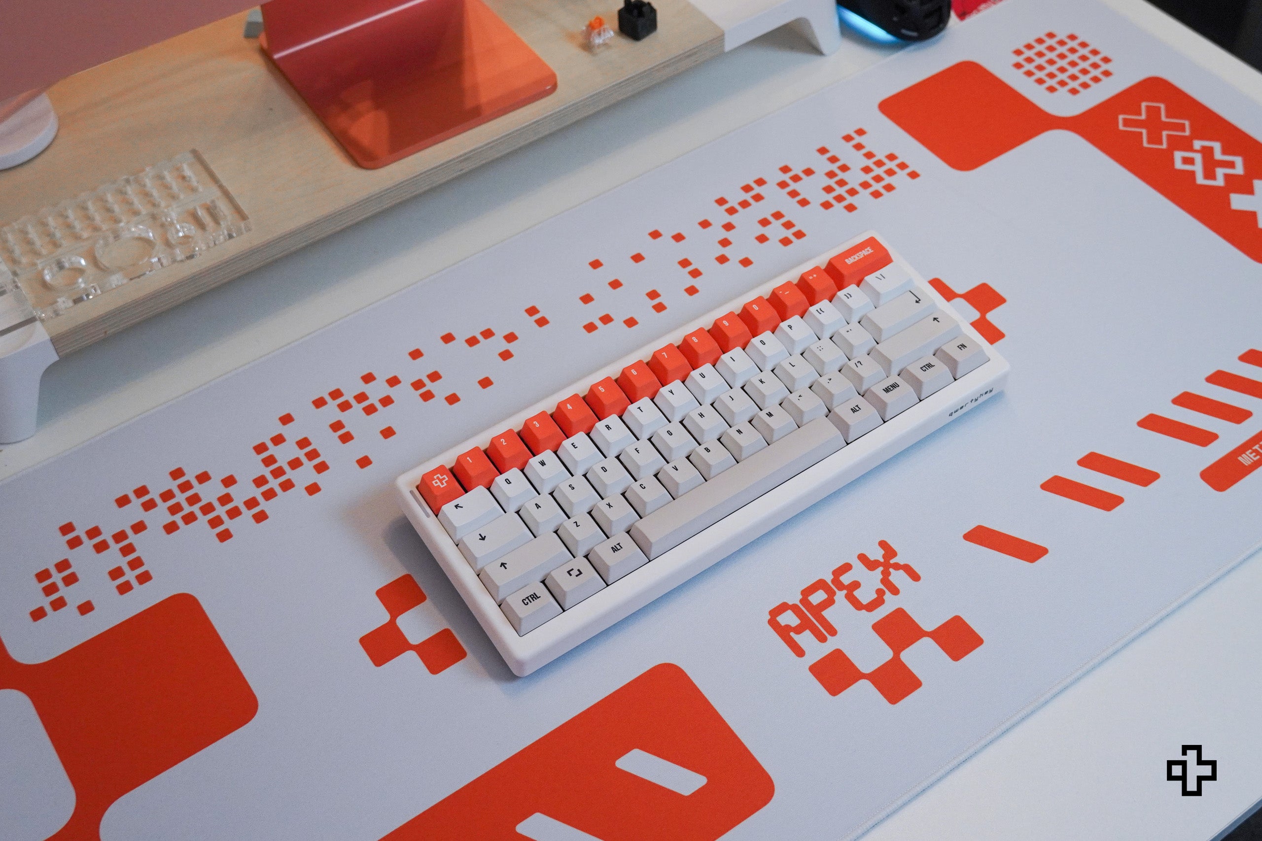 Deskmat Mousepad QwertyKey Apex 4mm stitched edges