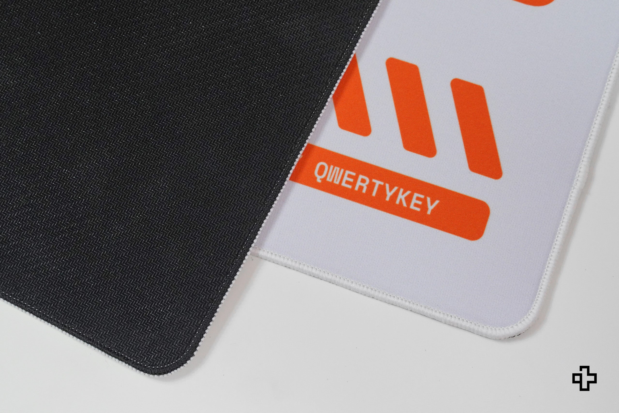 Deskmat Mousepad QwertyKey Apex 4mm stitched edges