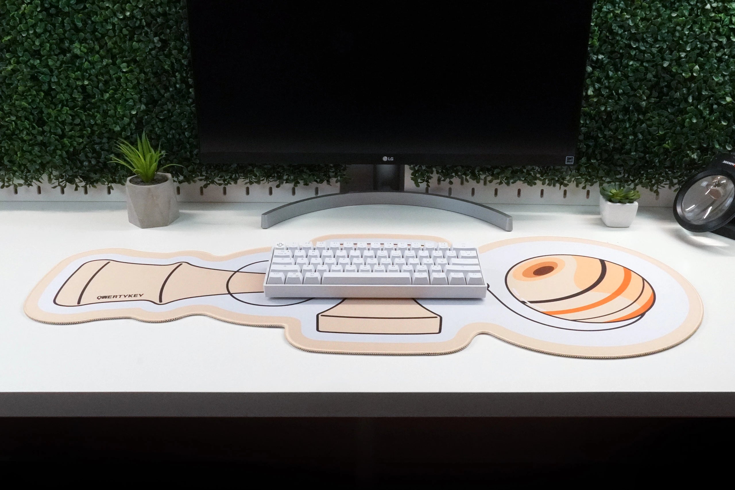 Deskmat Mousepad QwertyKey Kendama 4mm stitched edges