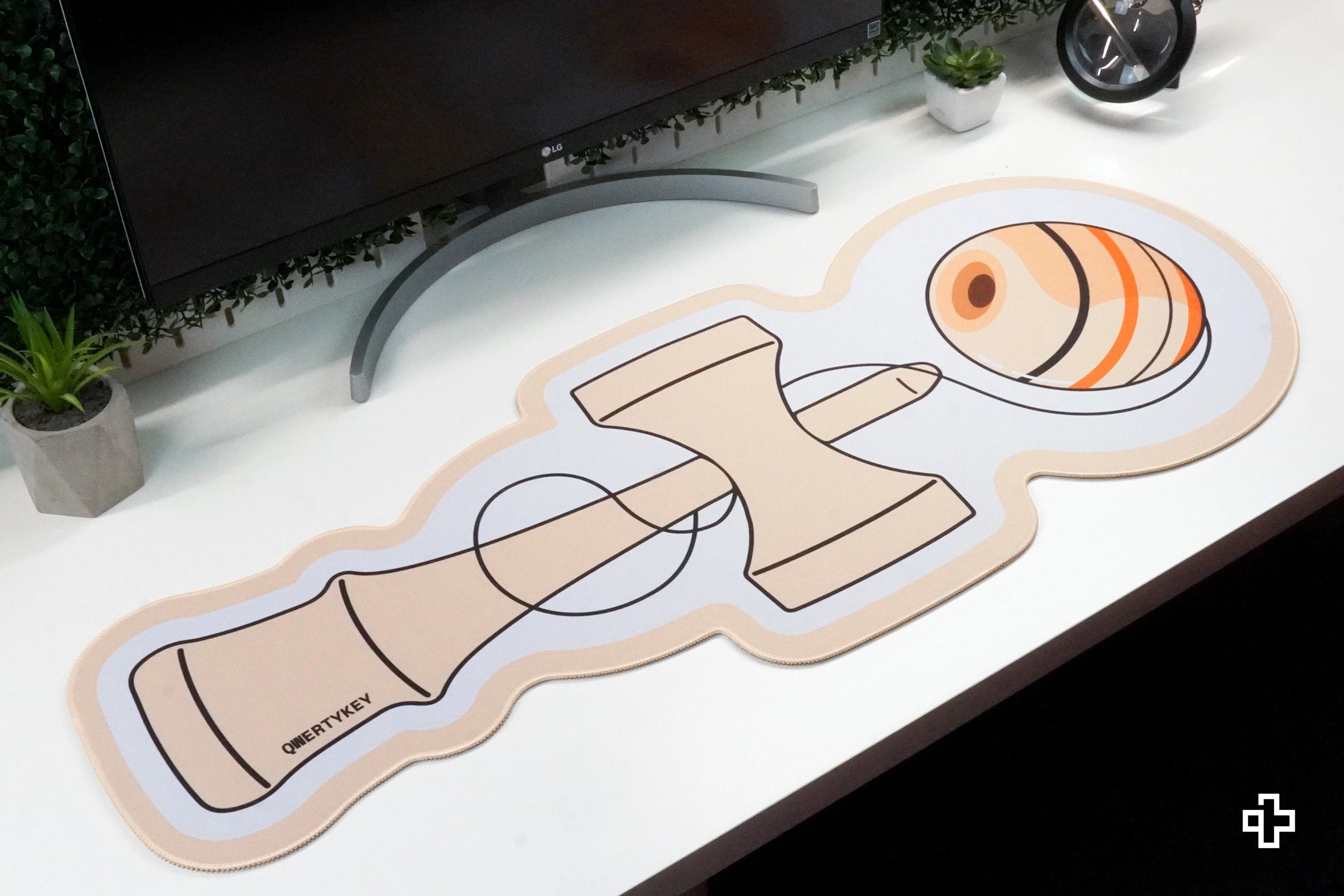 Deskmat Mousepad QwertyKey Kendama 4mm stitched edges