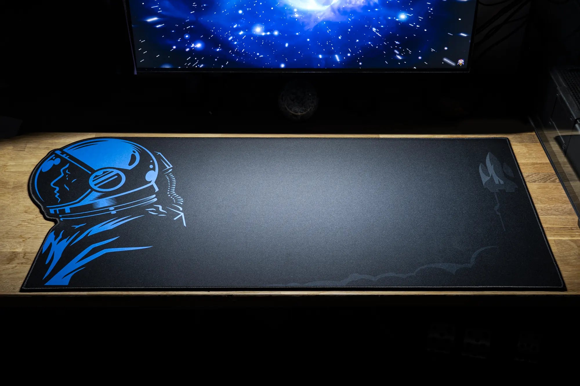 Deskmat Mousepad QwertyKey Spaceman Unregular 4mm stitched edges