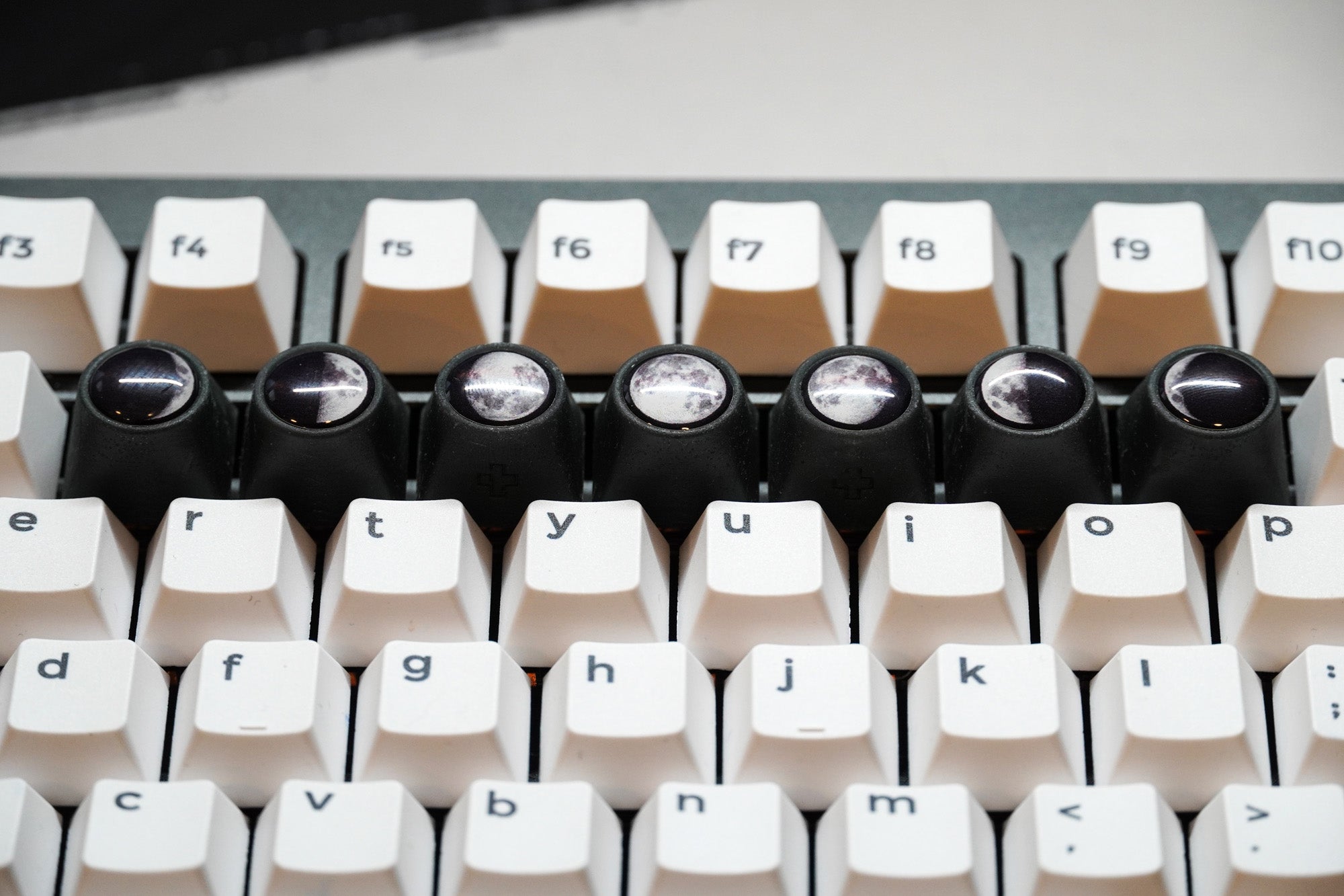 Artisan Moon Phase - QwertyKey