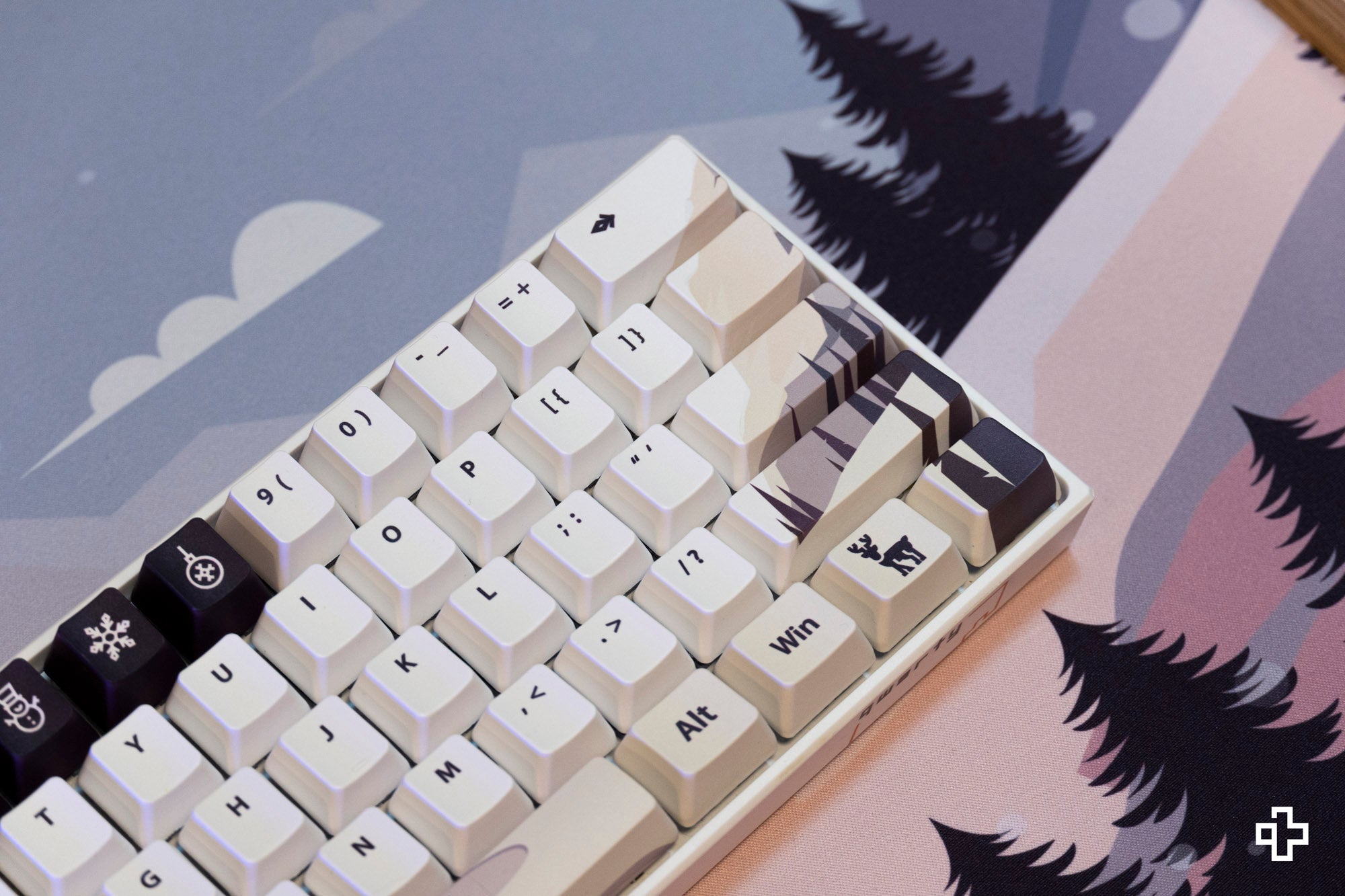 Deskmat Mousepad QwertyKey Winter Blast 4mm margini cusute